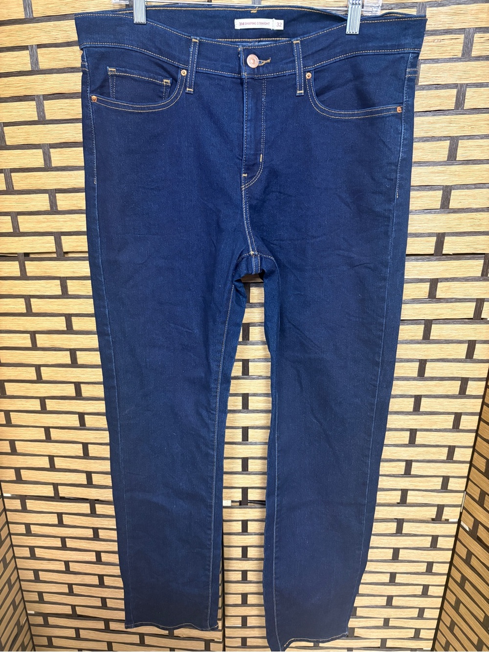 Levi 314 shaping straight jeans size 32
